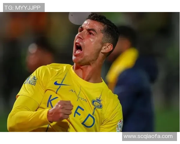 球迷疯狂行为引发热议C罗球衣被抢事件成欧冠赛场焦点